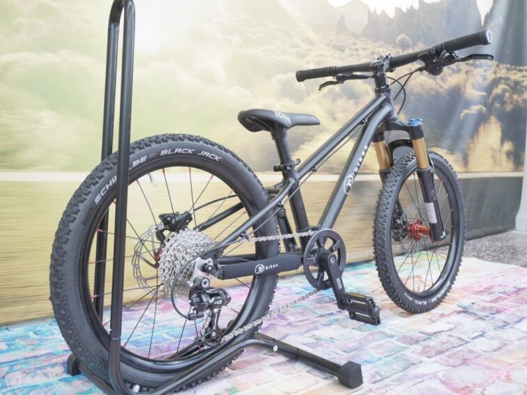 KUbikes 20S MTB Disc Black, 8,8kg, lehké dětské kolo