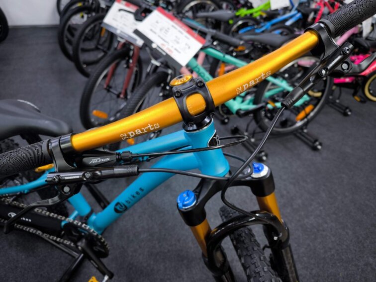 KUbikes 20S MTB Disc Tyrkys - laser Gold, 8,8kg, lehké dětské kolo