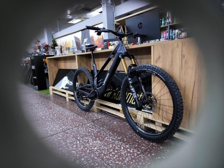 UNNO Mith Race, DJI Avinox - 120Nm, baterie 800Wh, celoodpružené elektrokolo