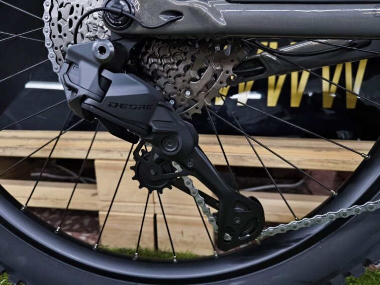 KTM MACINA KAPOHO 8971 Di2 olive pearl, 800Wh, 2026, celoodpružené elektrokolo