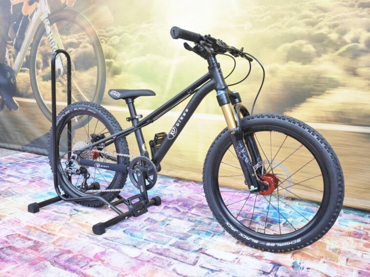 KUbikes 20S MTB Disc Black, 8,8kg, lehké dětské kolo