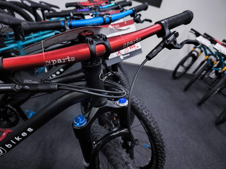 KUbikes 26 Trail AIR - Black - laser Red, lehké dětské kolo