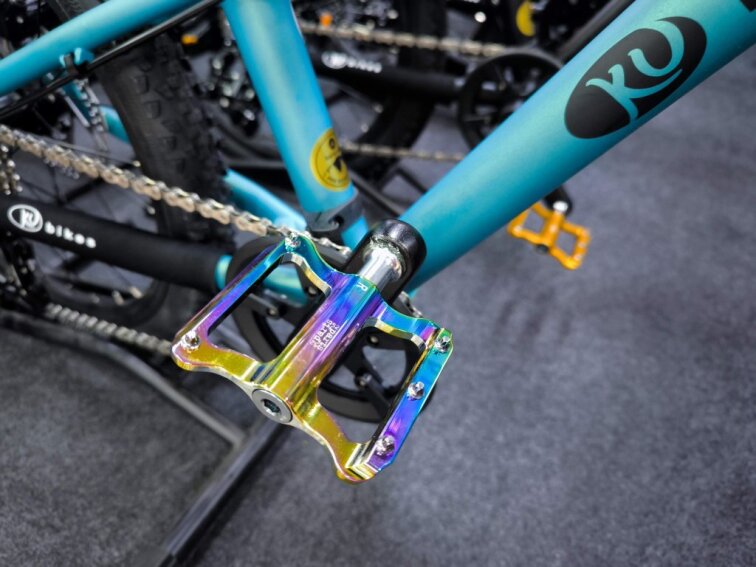 KUbikes 20S MTB Disc Tyrkys - laser Rainbow, 8,8kg, lehké dětské kolo