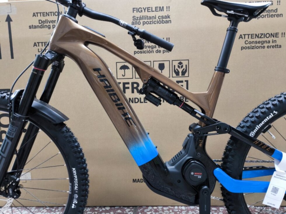 Haibike HYBE CF 9, 2025, Bosch 5. gen 800Wh baterie karbonové celoodpružené elektrokolo