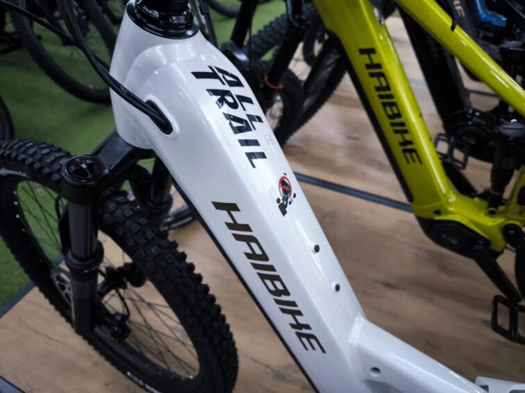 Haibike Alltrail 8 Low 27,5", 800Wh, celoodpružené kolo s nízkým nástupem