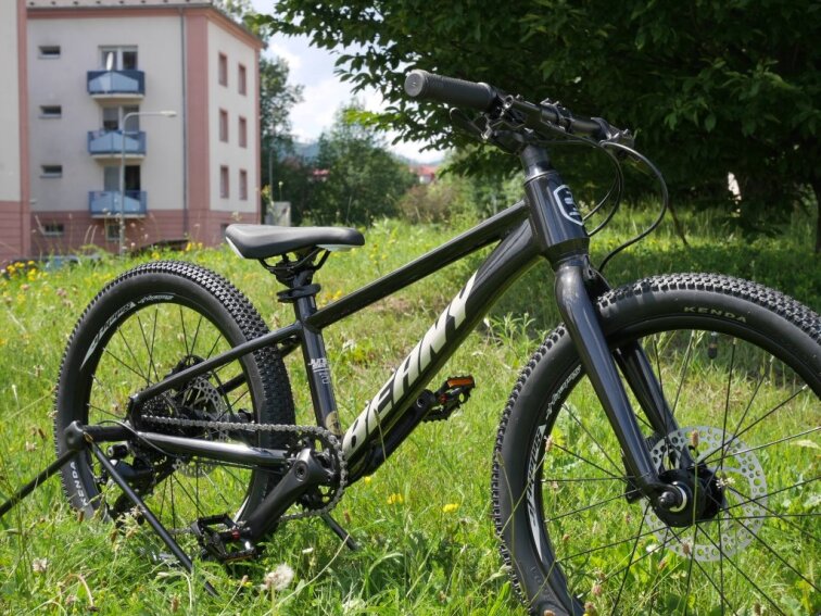 Lehké dětské kolo BEANY BLASTER XC 20 - černá 7,9kg