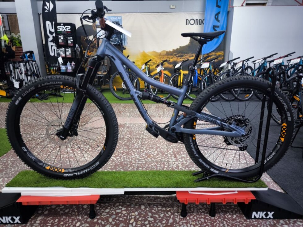 NS Bikes Nerd Mini 27,5" - custom stavba, juniorské celoodpružené kolo