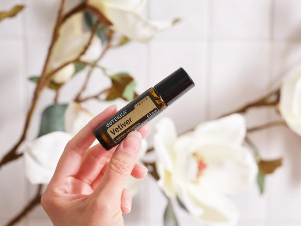 Vetiver Touch 10 ml - olej vnútorného prepojenia a vzostupu