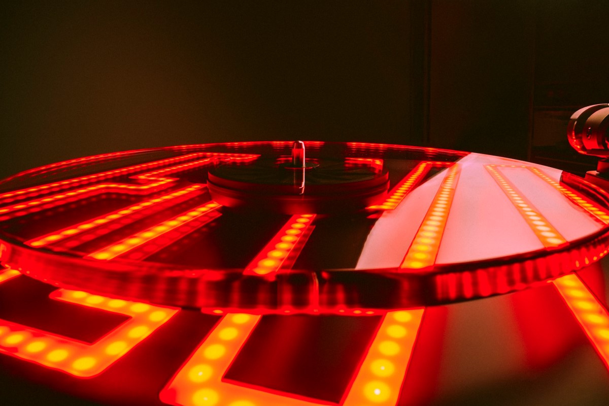 Pro-Ject ELVIS + Sumiko Rainier