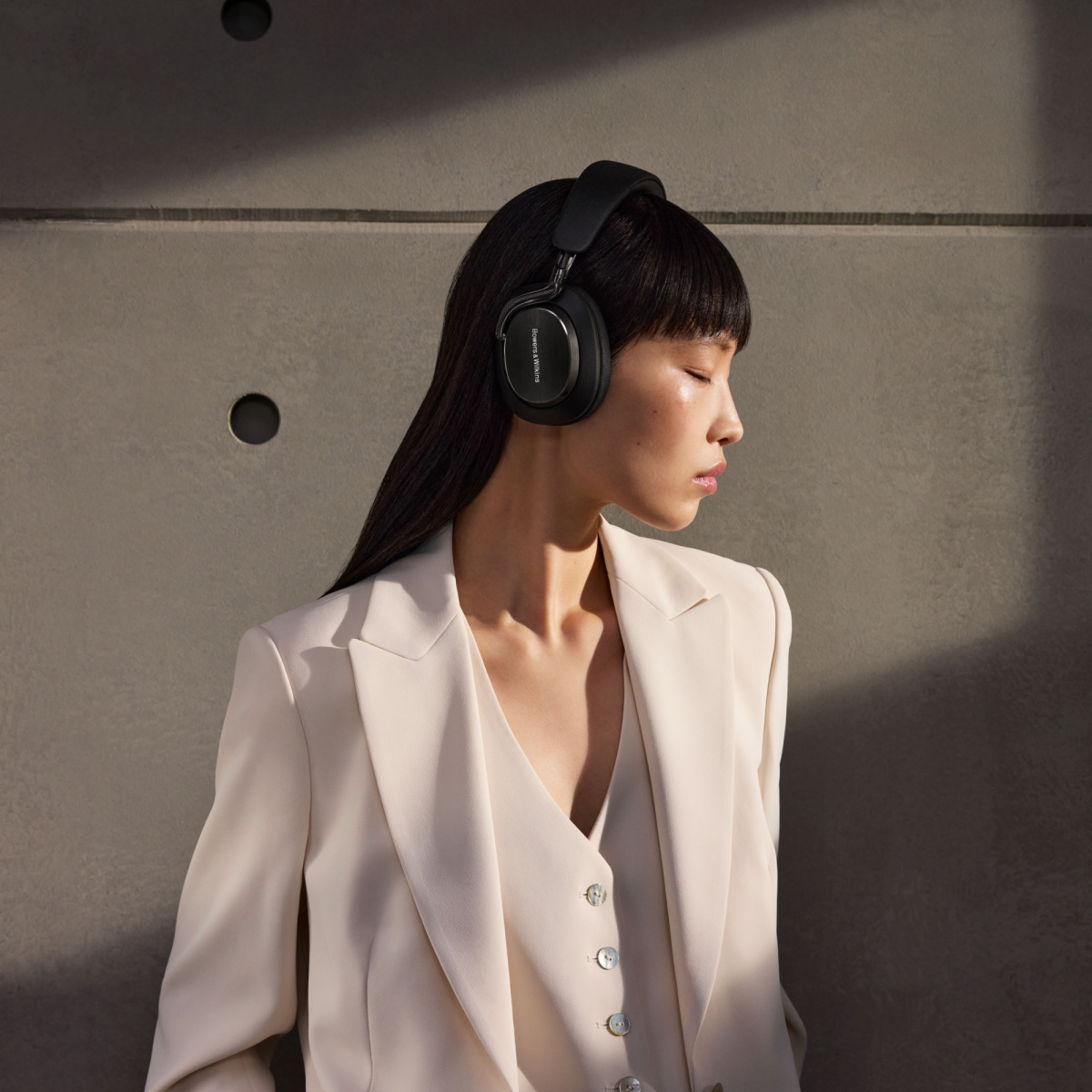 Bowers & Wilkins Px8 S2