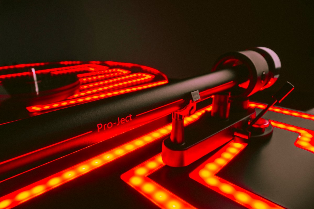 Pro-Ject ELVIS + Sumiko Rainier