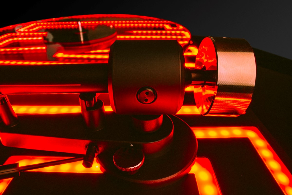 Pro-Ject ELVIS + Sumiko Rainier