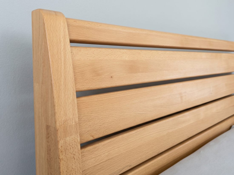 Buková zvýšená manželská postel Katrina