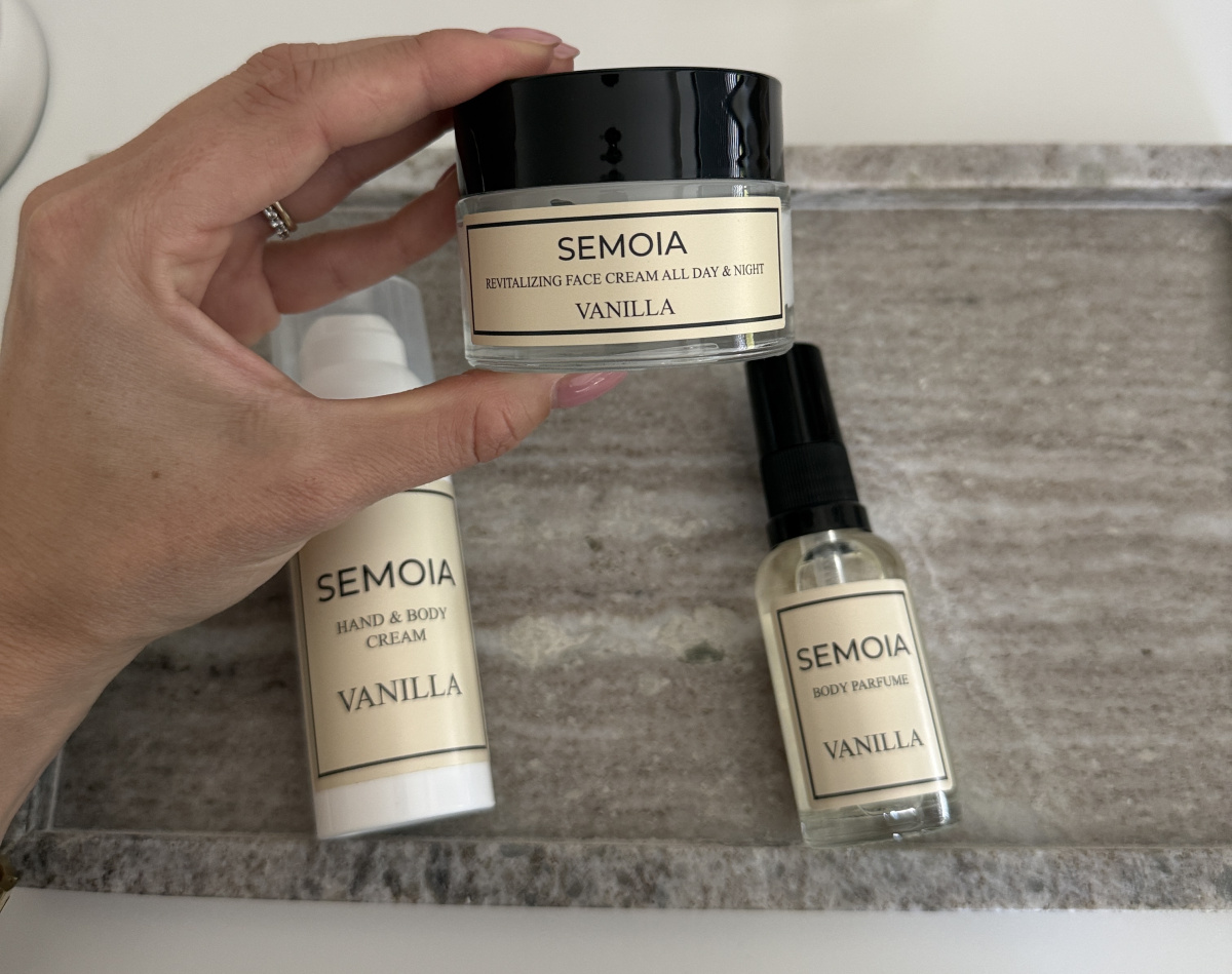 Sada -Revitalizační pleťový krém, vyživující krém na ruce a tělo a tělový parfém Vanilla