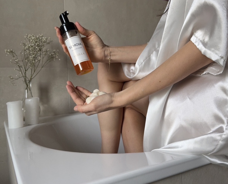 Krémová hydratační sprchová pěna s vanilkou