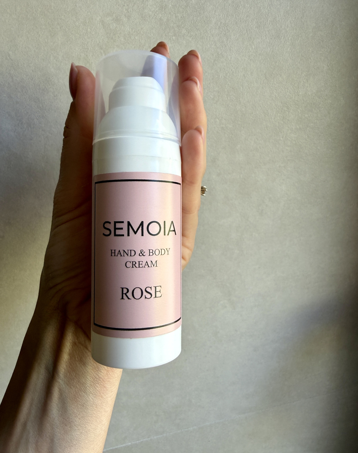 Vyživující krém na ruce a tělo s vůní růže 50 ml