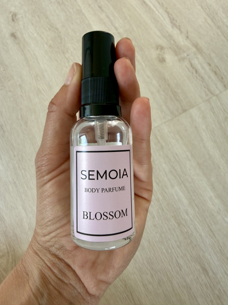 Dlouhotrvající tělový parfém s vůní rozkvetlých stromů 30 ml