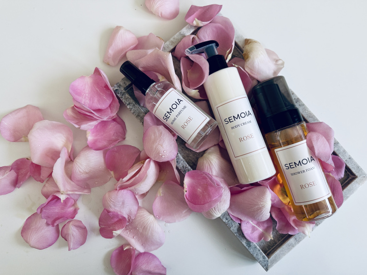 Vyživující hedvábný tělový krém s růží