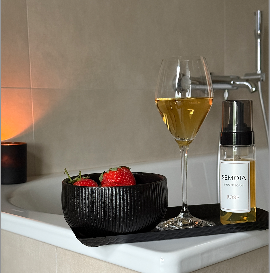 Krémová hydratační sprchová pěna s růží