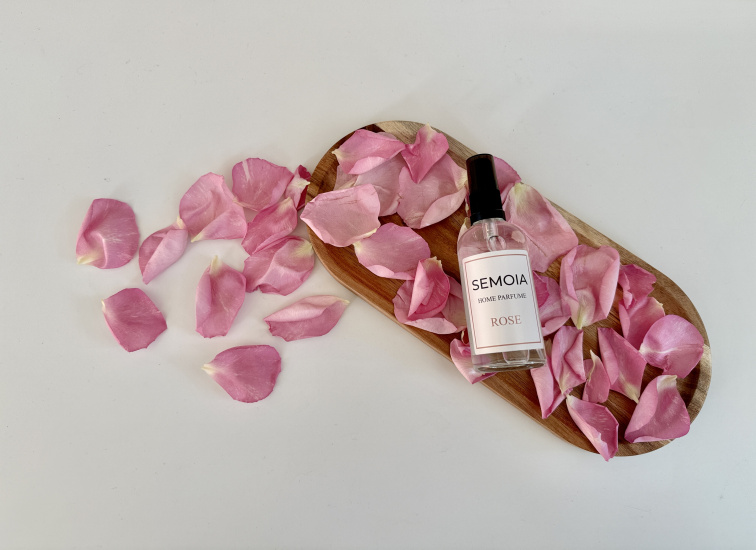 Dlouhotrvající interiérový parfém s růží