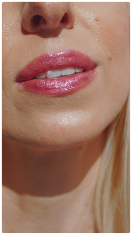 Bio rtěnka perleťová transparentní 402 Vanille Fraise