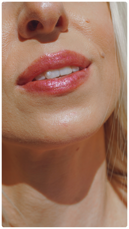 Bio rtěnka perleťová transparentní 406 Cassis