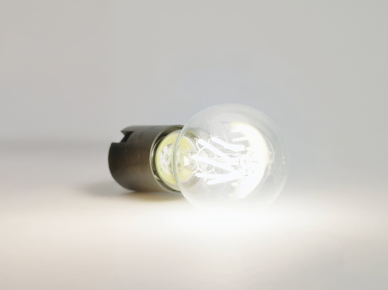 Žárovka E27 24V A60 4000K