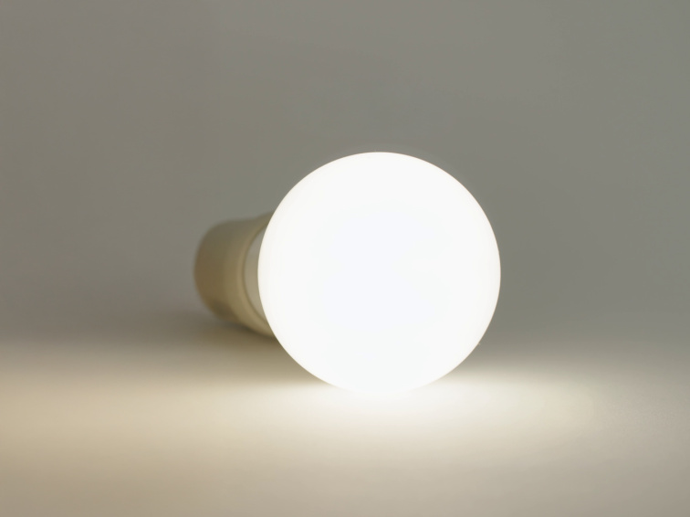 Žárovka E27 24V A70 4000K