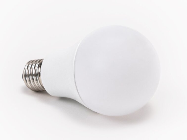 Žárovka E27 24V A70 3000K