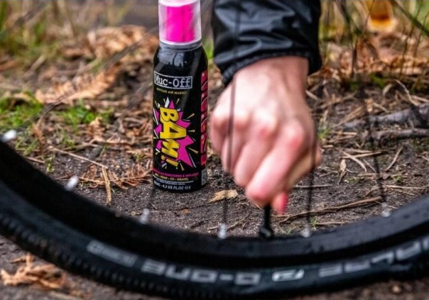 MUC-OFF B.A.M! Inflate & Repair - Opravný sprej na jízdní kola (125 ml)