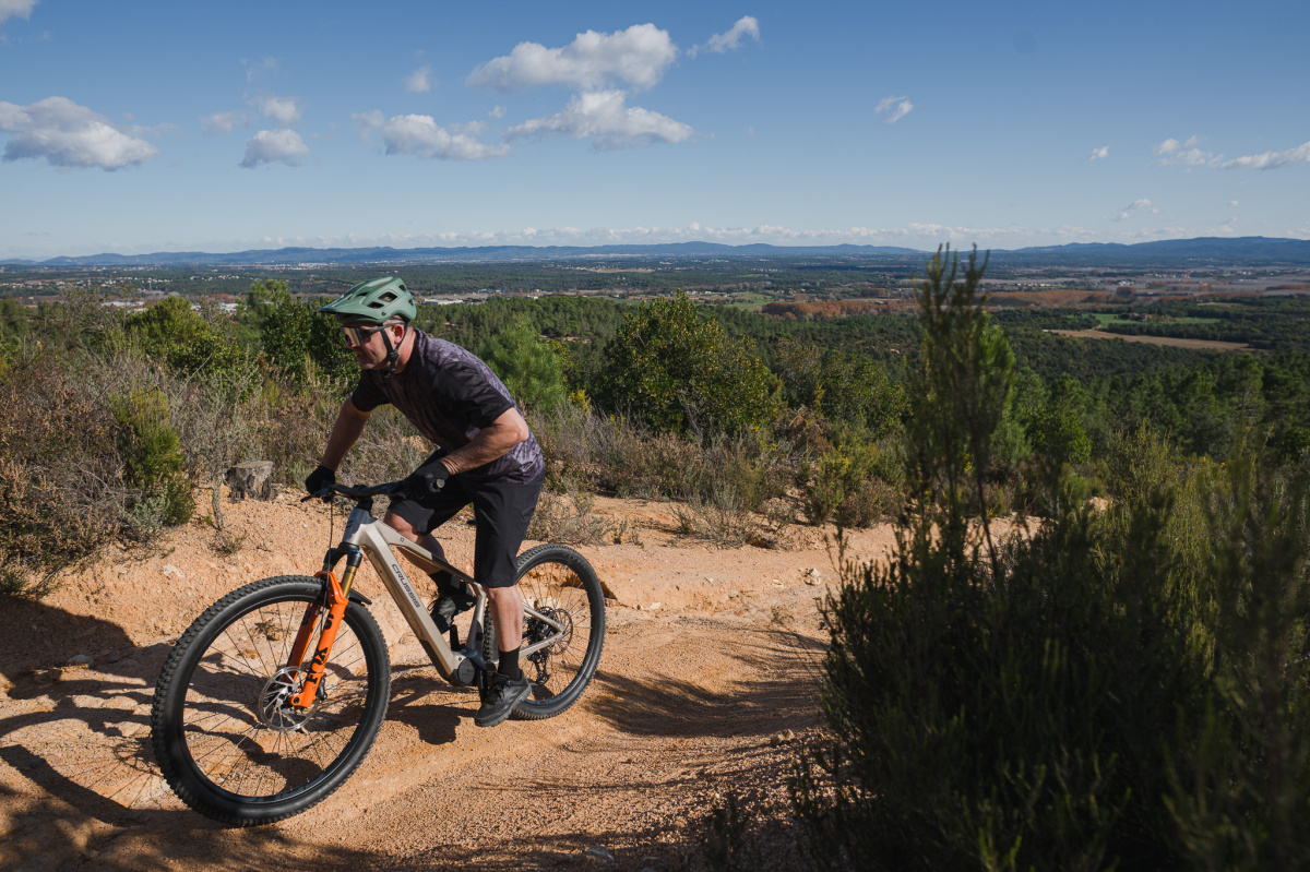 Kola s motorem Avinox M2S