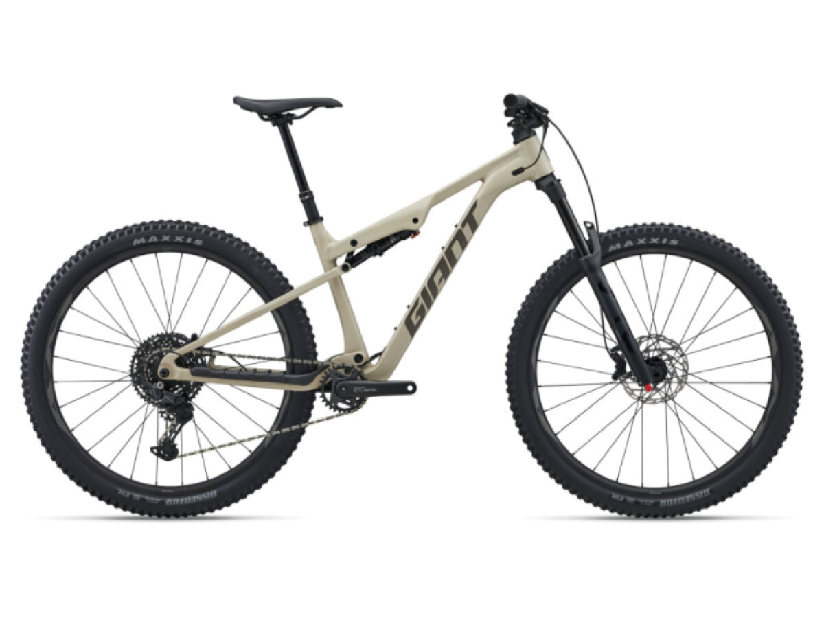 Giant Stance Almond 2026