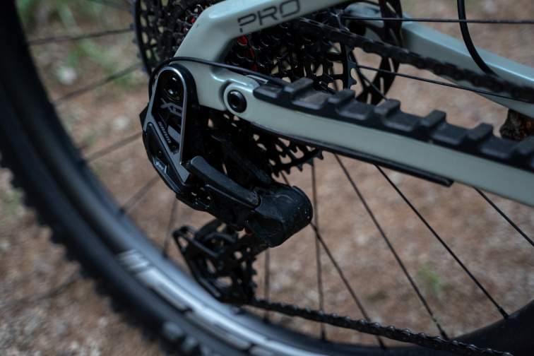 Test motoru DJI Avinox