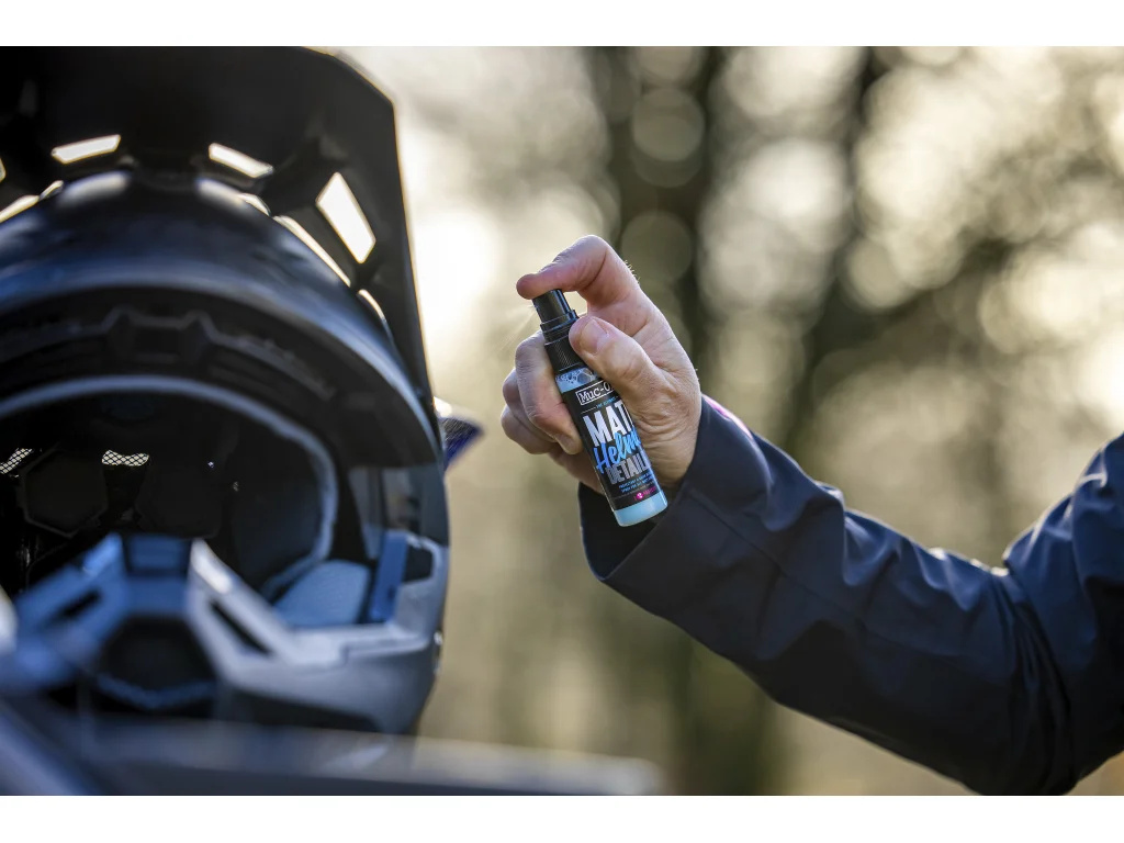 MUC-OFF Matt Helmet Detailer 32 ml - Prostředek na čištění a ochranu matných helem