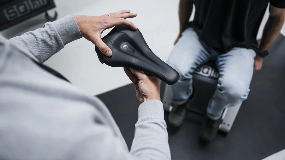 Měření sedacích kostí a ergonomické sedlo SQlab