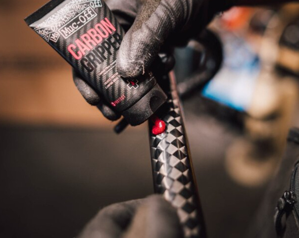 MUC-OFF Carbon Gripper - Montážní pasta na karbonové díly (75 g)