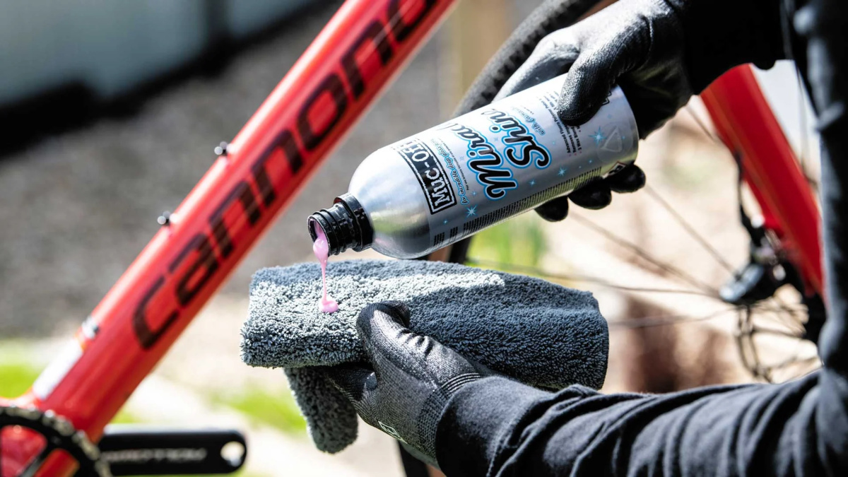 MUC-OFF Miracle Shine Polish - Leštěnka na rám kola (500 ml)