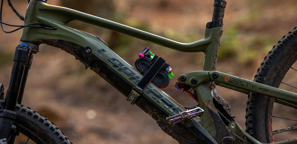 MUC-OFF Utility Frame Strap - Pásek na uchycení k rámu (Zelená)