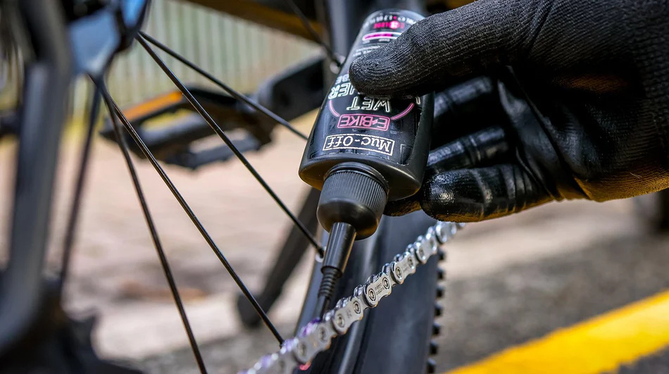 MUC-OFF Ebike Ceramic Wet Lube - Mazivo na řetěz elektrokol s keramikou do mokra (50 ml)