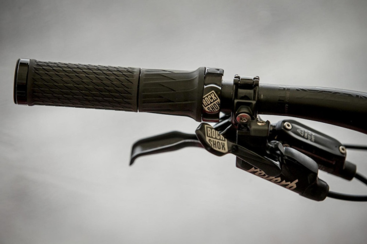 Rock Shox vidlice SID Ultimate Race Day - 3P 29" vzduch 15x110 zamykání z řidítek (červená)