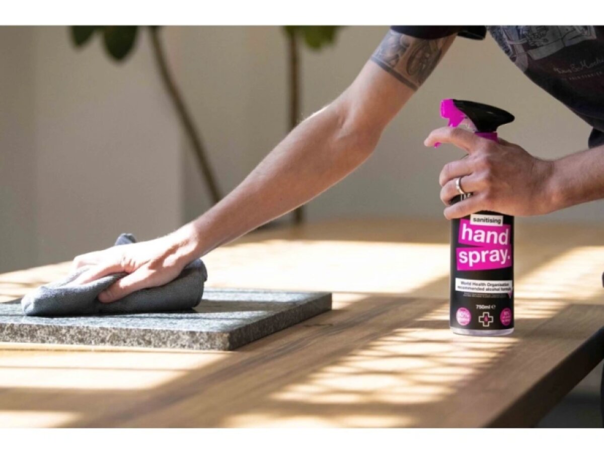 MUC-OFF Antibacterial Sanitising Hand Spray - Antibakteriální sprej na ruce (750 ml)