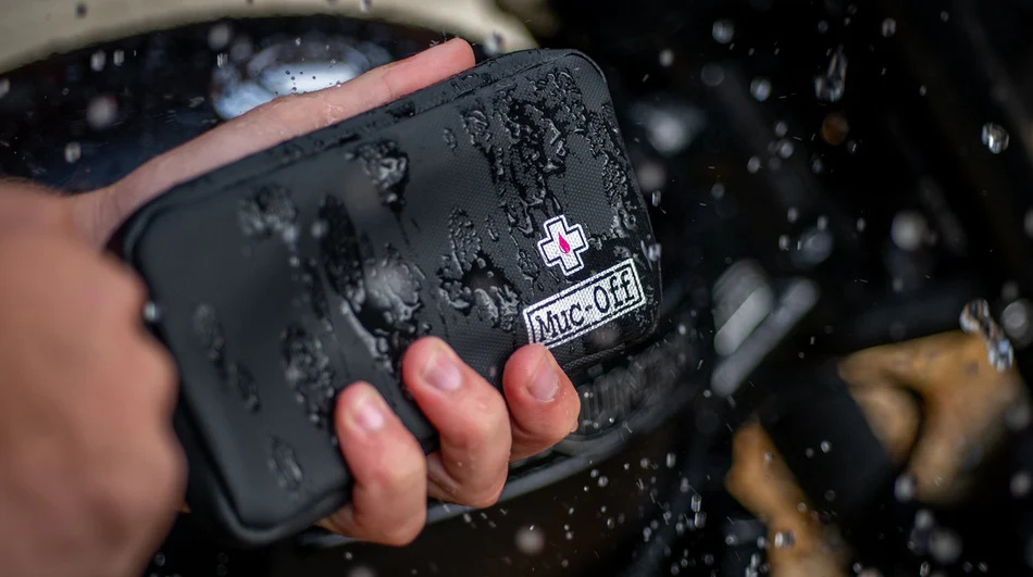 MUC-OFF Rainproof Essentials Case Black - Nepromokavé pouzdro