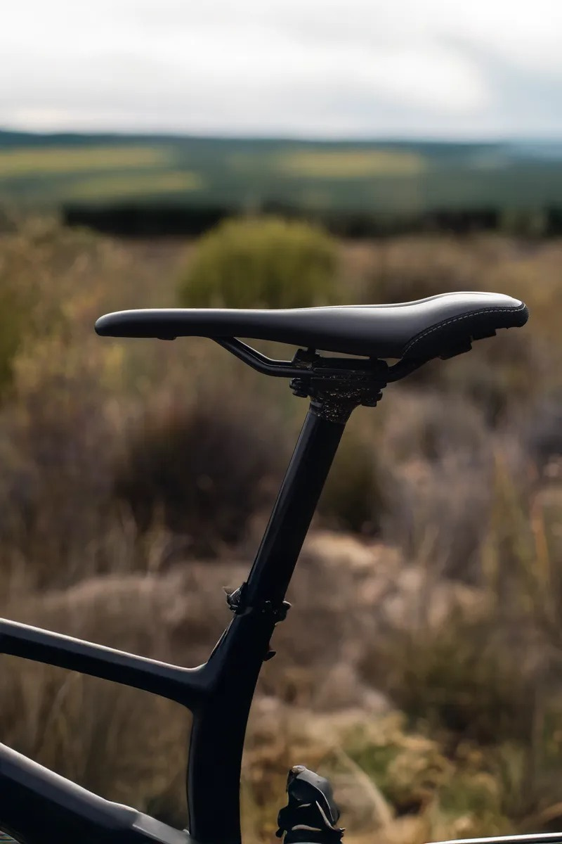 Sedlo 611 Ergowave active 2.1 Carbon