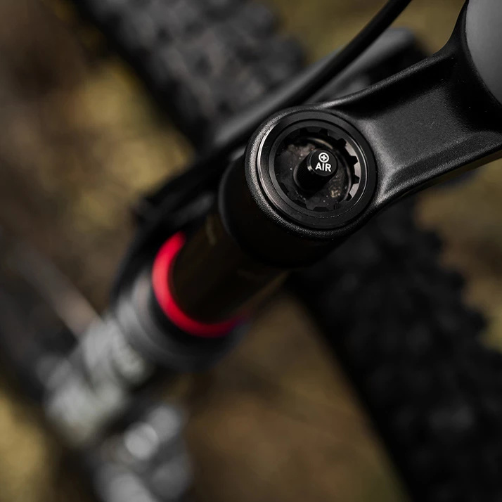 Rock Shox vidlice SID SL Ultimate Flight Attendant Race Day - 3P 29" vzduch 15x110 ovládaní elektronické (červená)