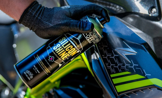 MUC-OFF Motorcycle Silicon Shine 500 ml - Silikonový sprej pro obnovení barvy a zvýšení lesku