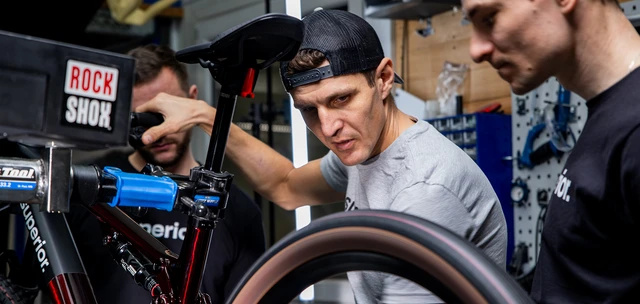 Cyklista na kole Superior v Beskydech