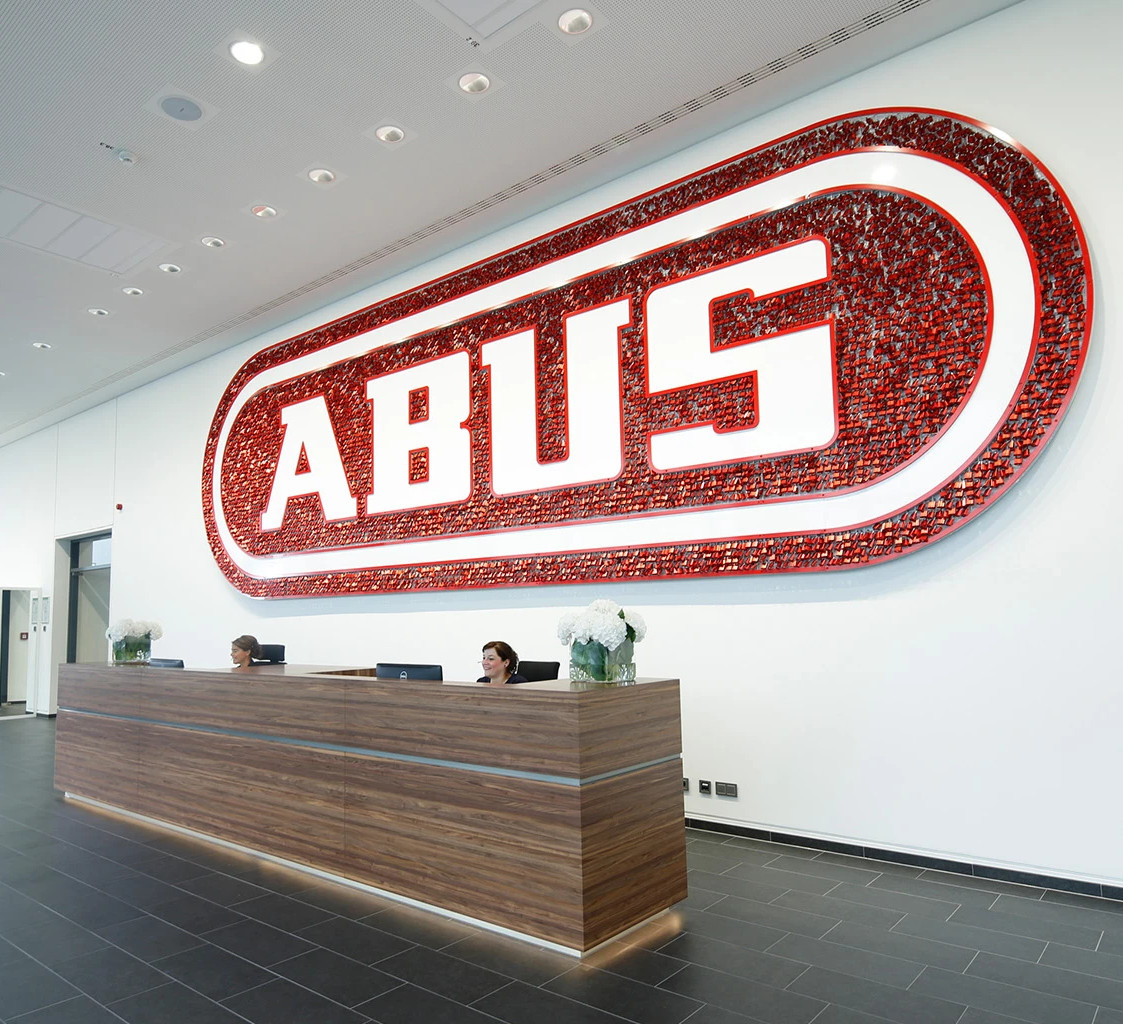 Abus helma AIRBREAKER (pure white)