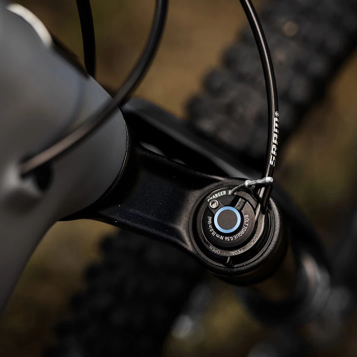 Rock Shox vidlice Reba Gold Isolator - 2P 27.5" vzduch 15x110 zamykání z řidítek (černá)