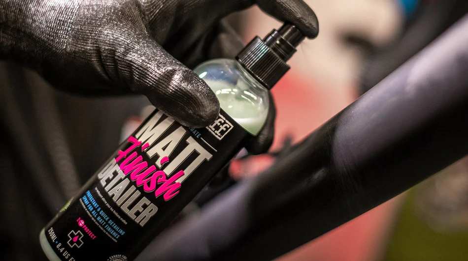 MUC-OFF Matt Finish Detailer - Přípravek na ochranu matných povrchů (250 ml)