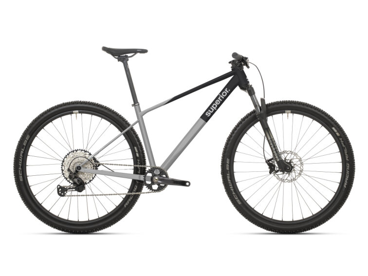 Superior XP 6.1 / Gloss Brush Alu / Black 2026